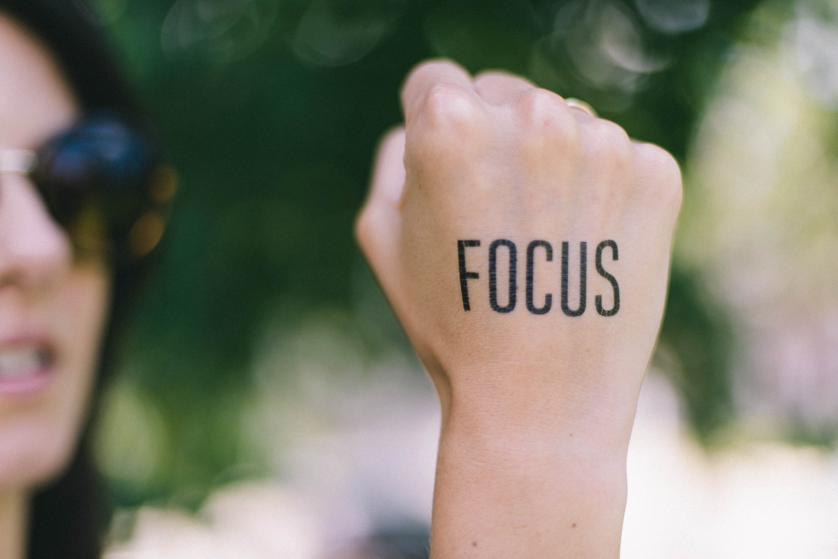 6 Tips To Stay Focused On Your Goals And Limit Distractions ...